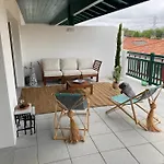 D'hote Cosy Hiriburu منزل للإقامة *